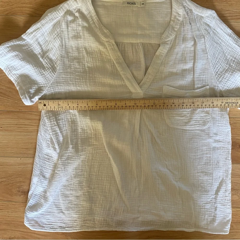 Ricki's Crinkle Gauze V-Neck Blouse - Picture 11 of 12